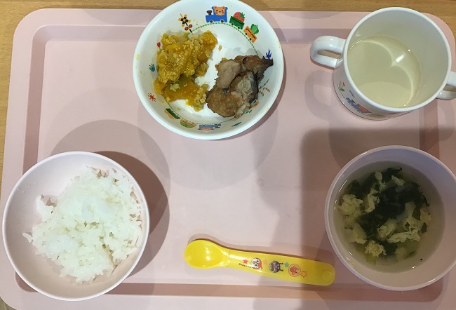 ごはん、サバの竜田揚げ、かぼちゃのそぼろ煮、かきたまスープ