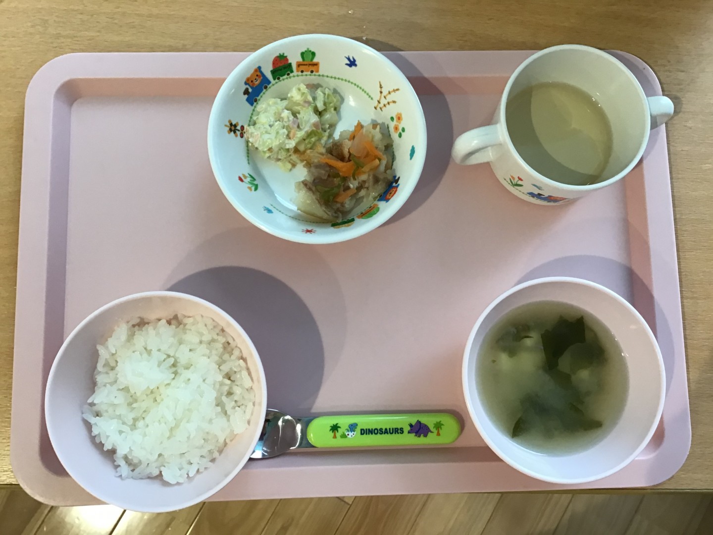 ごはん、魚の南蛮づけ、コールスローサラダ、豆腐のみそ汁