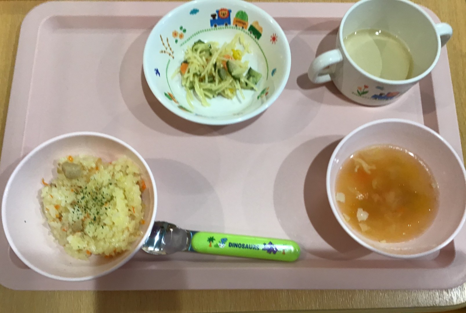 にんじんピラフ、スパサラ、ミネストローネ