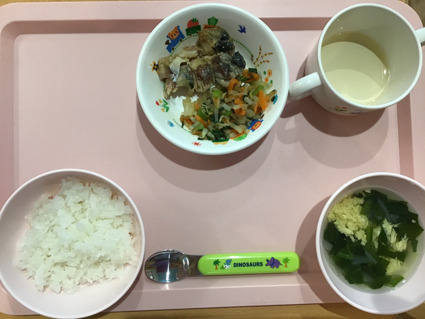 ごはん、サバの味噌煮、三色ナムル、たまごとほうれんそうのスープ