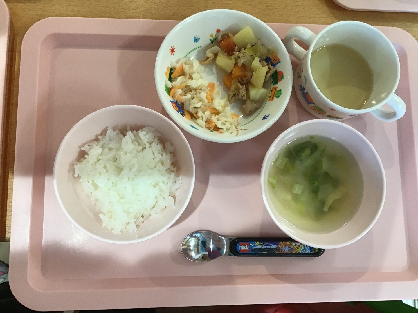 ごはん、肉じゃが、大根のマヨネーズあえ、ナッパとあげのみそ汁