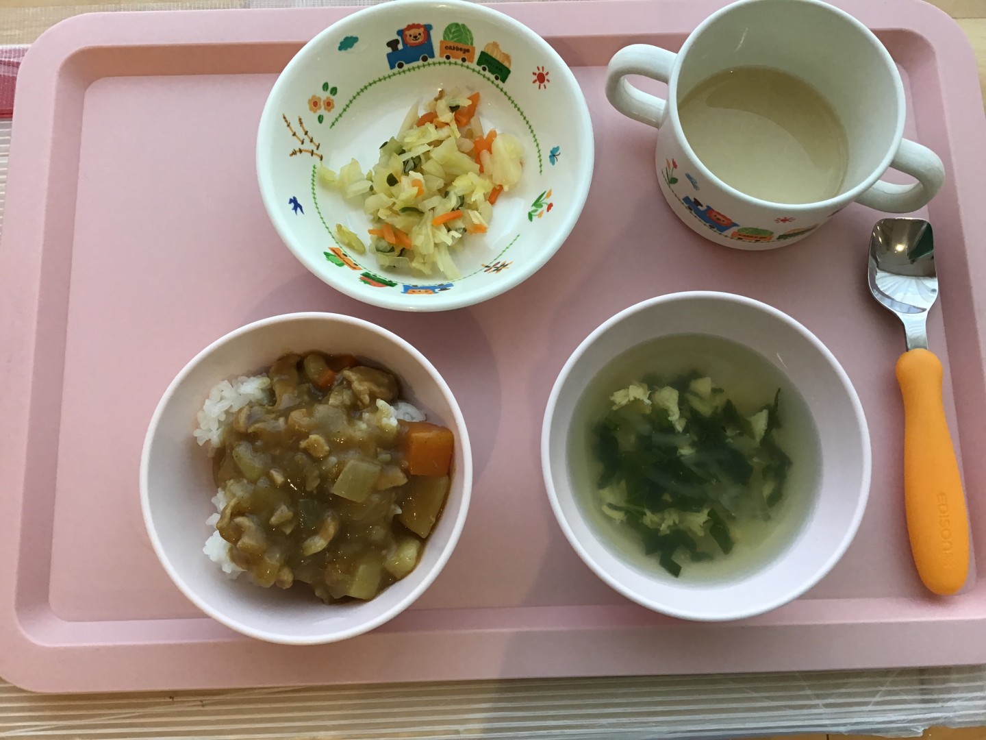 カレーライス、野菜のあまずあえ、かき玉スープ