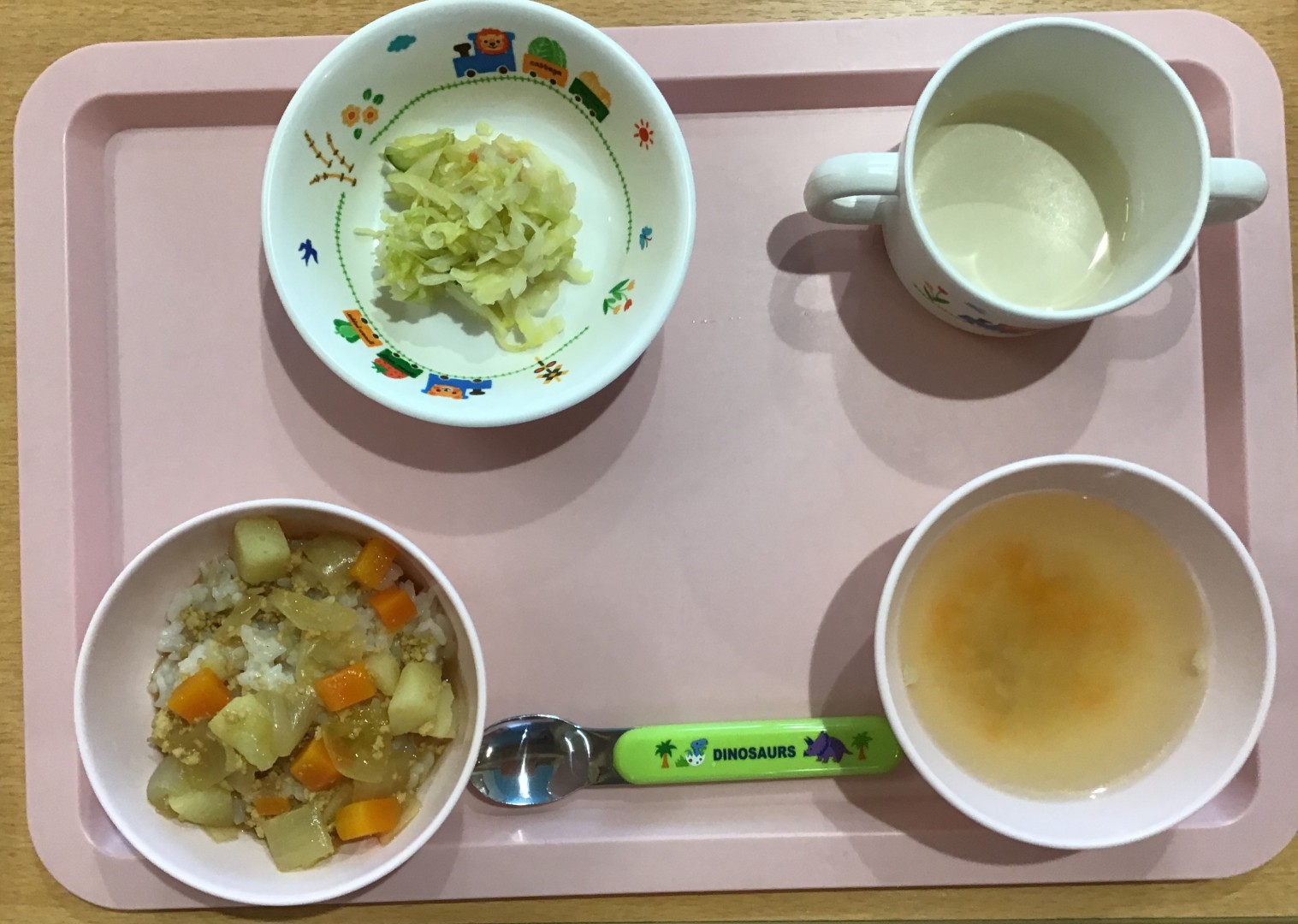 カレーライス、野菜のさっぱりあえ、だいこんとえのきのコンソメスープ