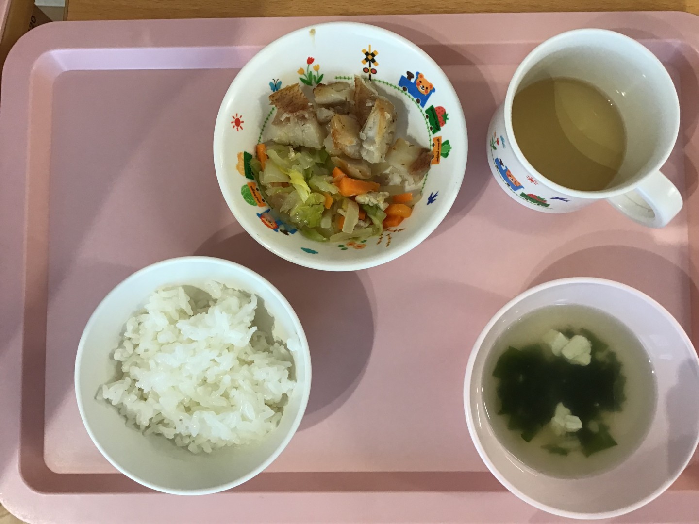 ごはん、魚の西京やき、やさいソテー、豆腐とえのきのすまし汁