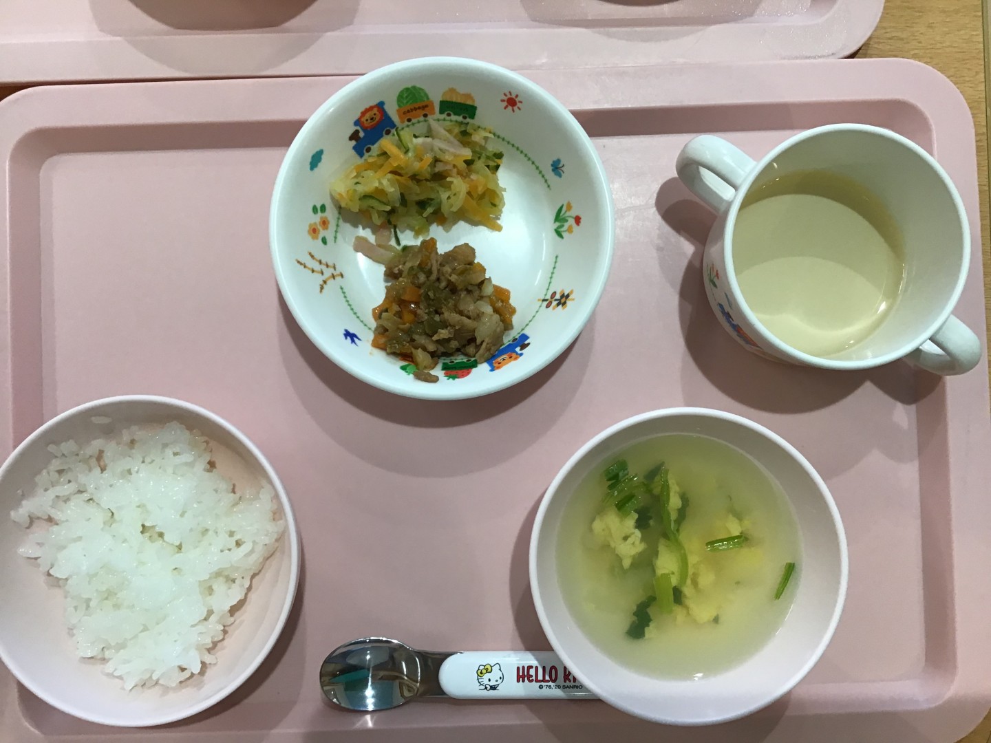 ごはん、豚肉のケチャップやき、だいこんときゅうりのマヨサラダ、かきたまスープ