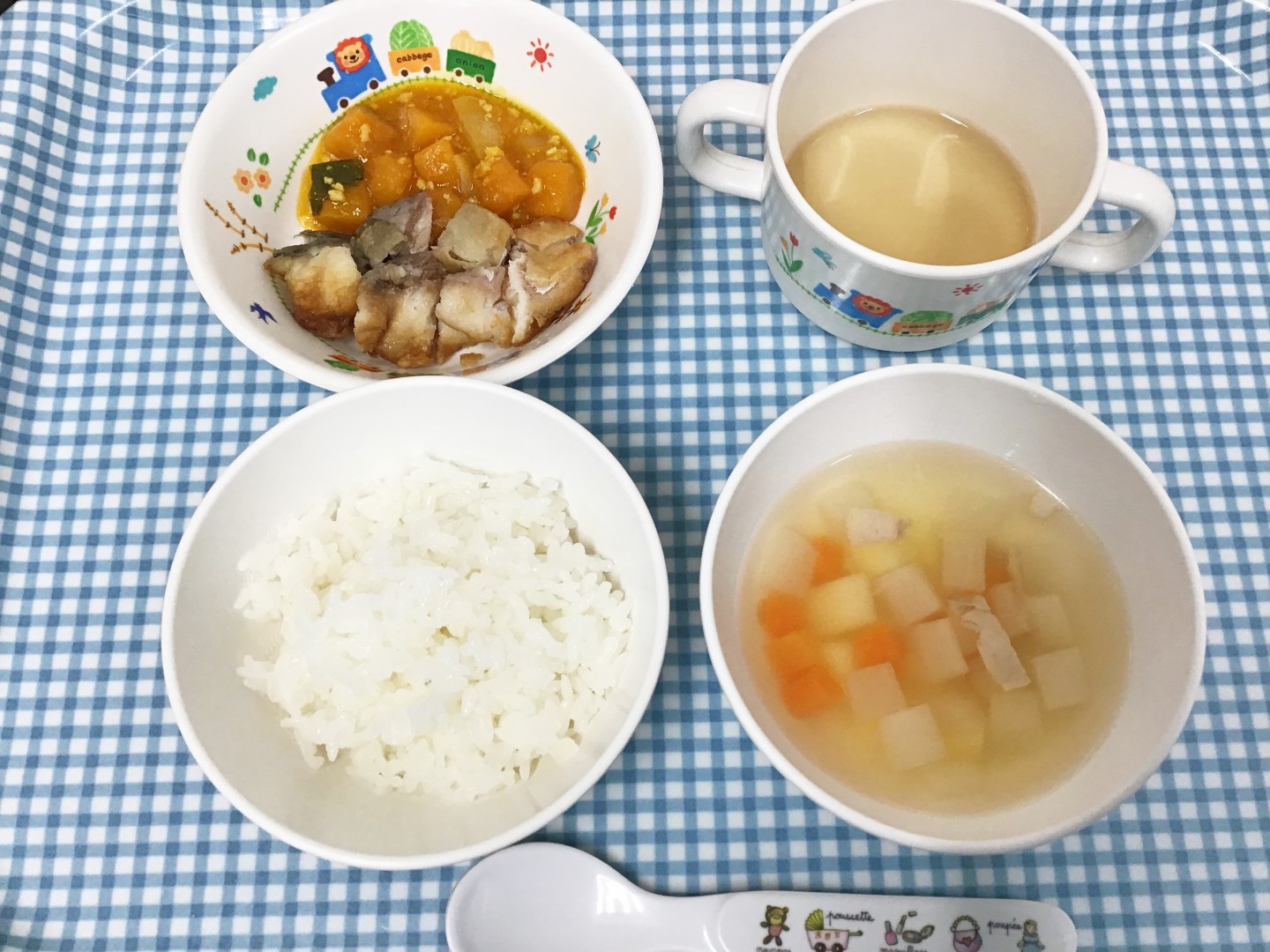 ごはん、魚のたつたあげ、かぼちゃのそぼろに、ポトフスープ