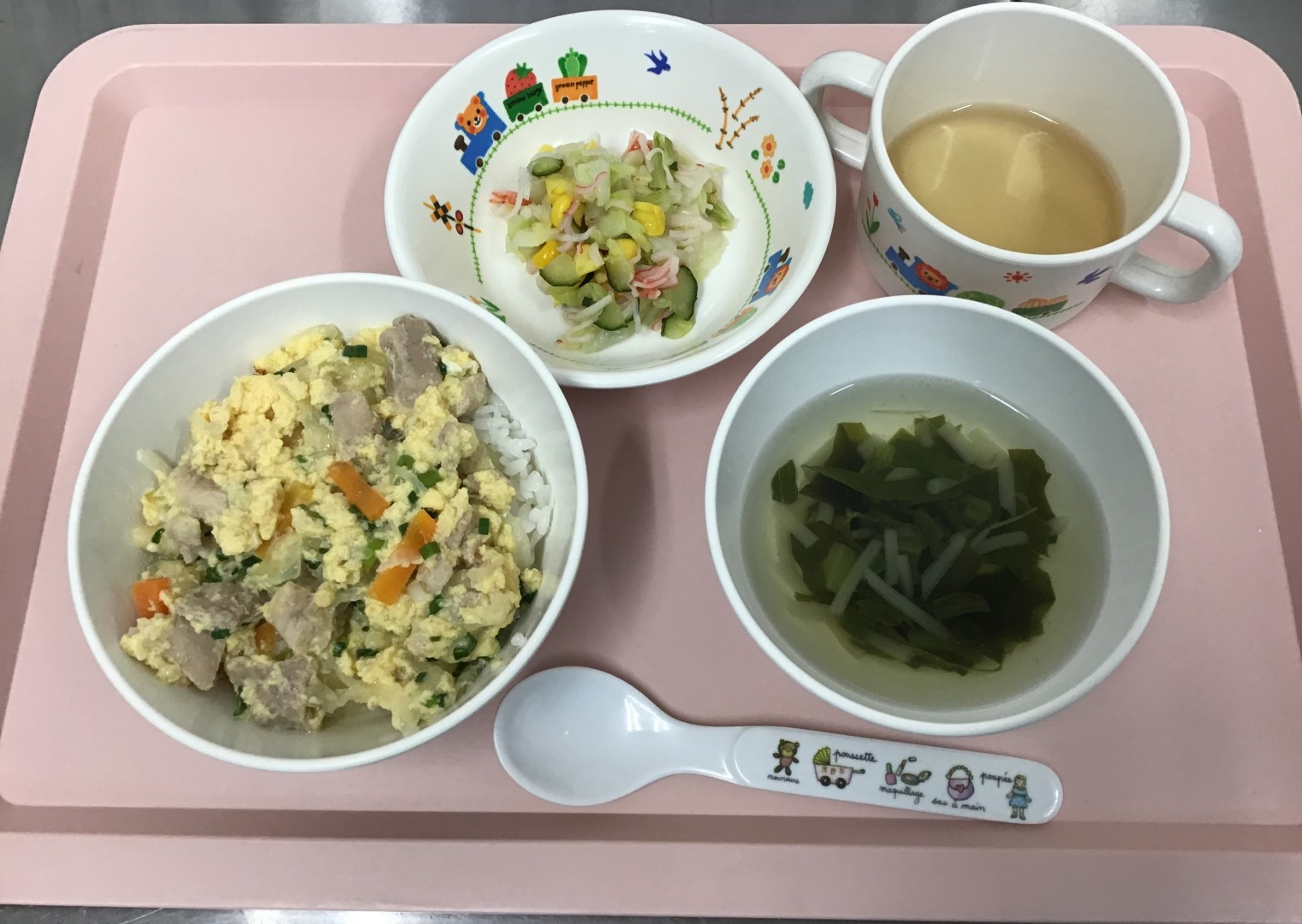 親子丼、きゅうりともやしの酢の物、もやしと小松菜のすまし汁