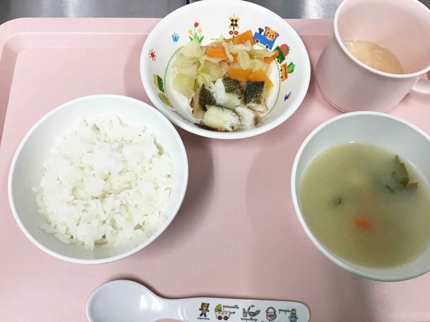 ごはん、魚のみそマヨ焼き、野菜ソテー、とうふのみそ汁