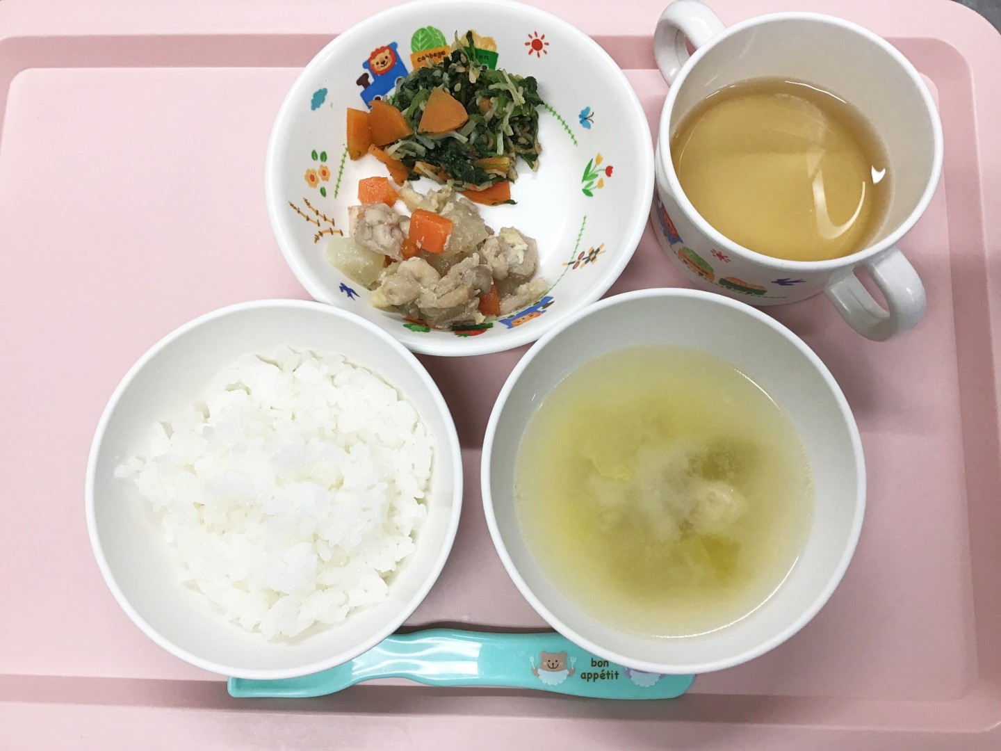 ごはん、鶏と大根の煮物、ごまあえ、白菜とあげのみそ汁