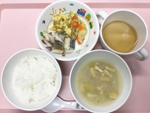 ごはん、サバの味噌煮、野菜のたまごとじ、さつまいものみそ汁