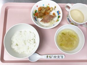 ごはん、魚の西京焼き、根菜の煮物、大根とえのきのすまし汁