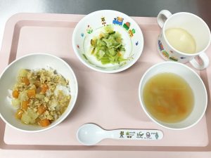 カレーライス、野菜のあまずあえ、中華スープ