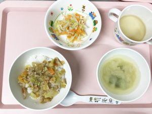 ごはん、スタミナ丼、中華あえ、大根とわかめのみそ汁