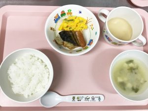 ごはん、魚のしょうが焼き、かぼちゃサラダ、豆腐のみそ汁