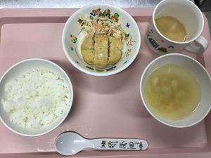 ごはん、まさご揚げ、大根のマヨネーズあえ、白菜と揚げのみそ汁