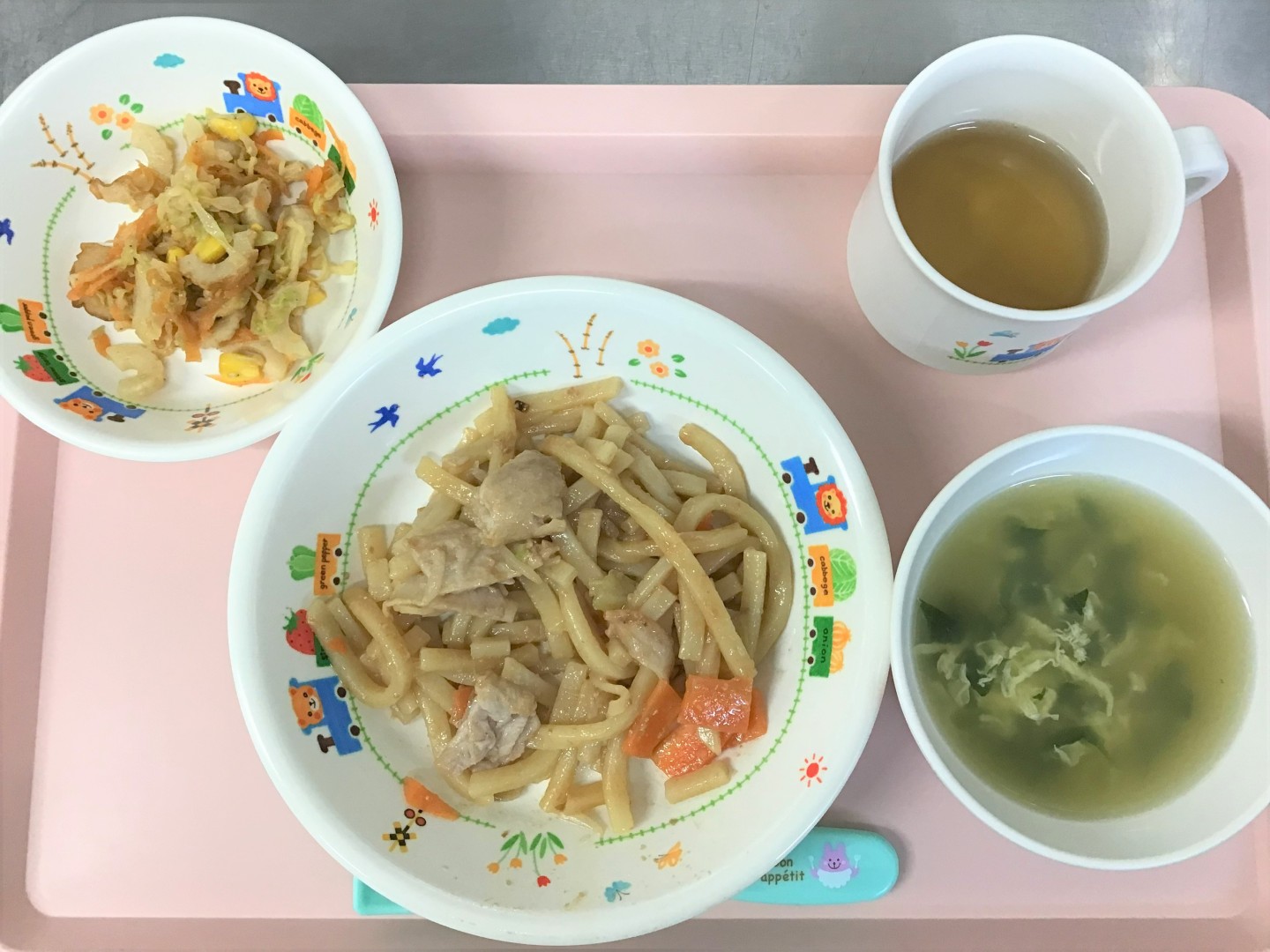 やきうどん、キャベツのごまあえ、中華たまごスープ