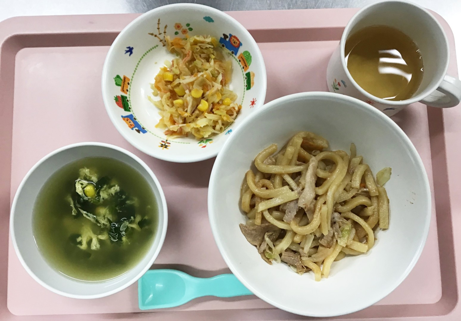 焼きうどん、キャベツのごまあえ、中華たまごスープ