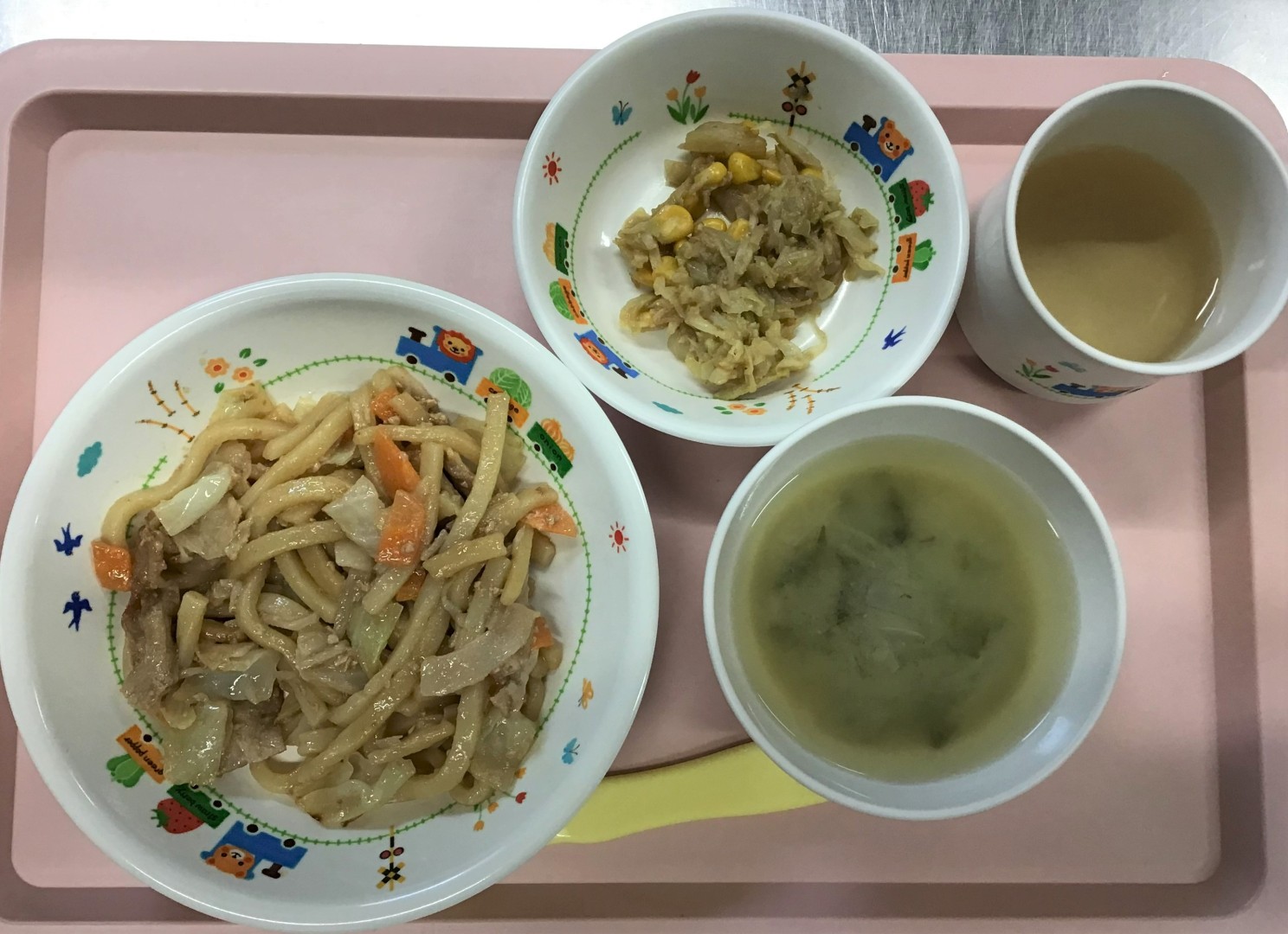 やきうどん、ごまみそあえ、こまつなのみそ汁