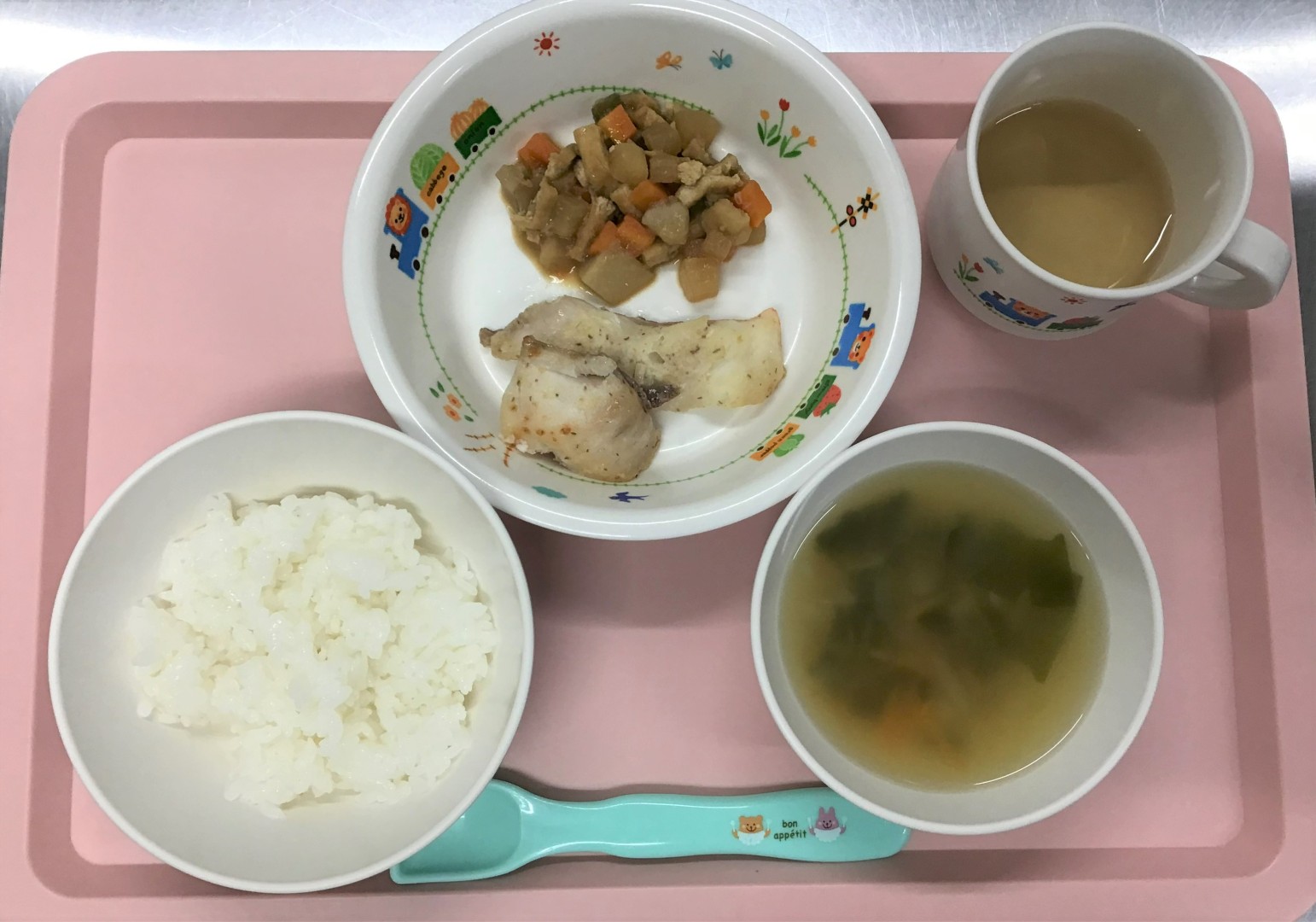 ごはん、あかうおのさいきょう焼き、こんさいの煮物、ちゅうかスープ