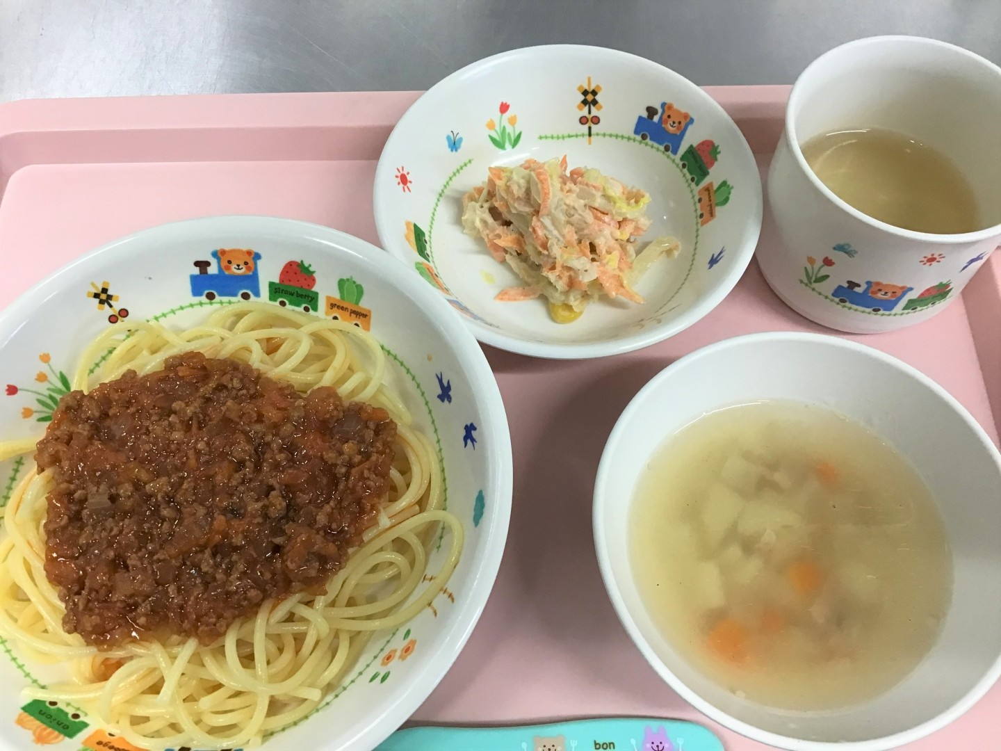 ミートスパゲッティ、はくさいマヨサラダ、ポトフスープ