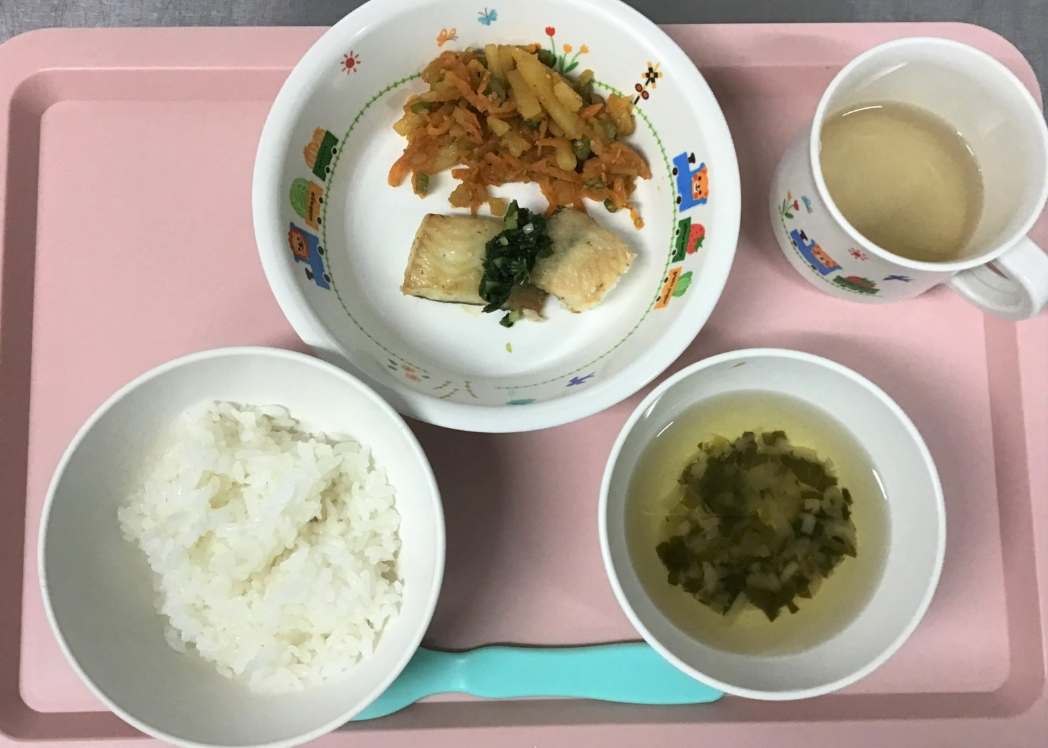 ごはん、カレイのみそやき、きんぴらじゃがいも、もやしとこまつなのすましじる