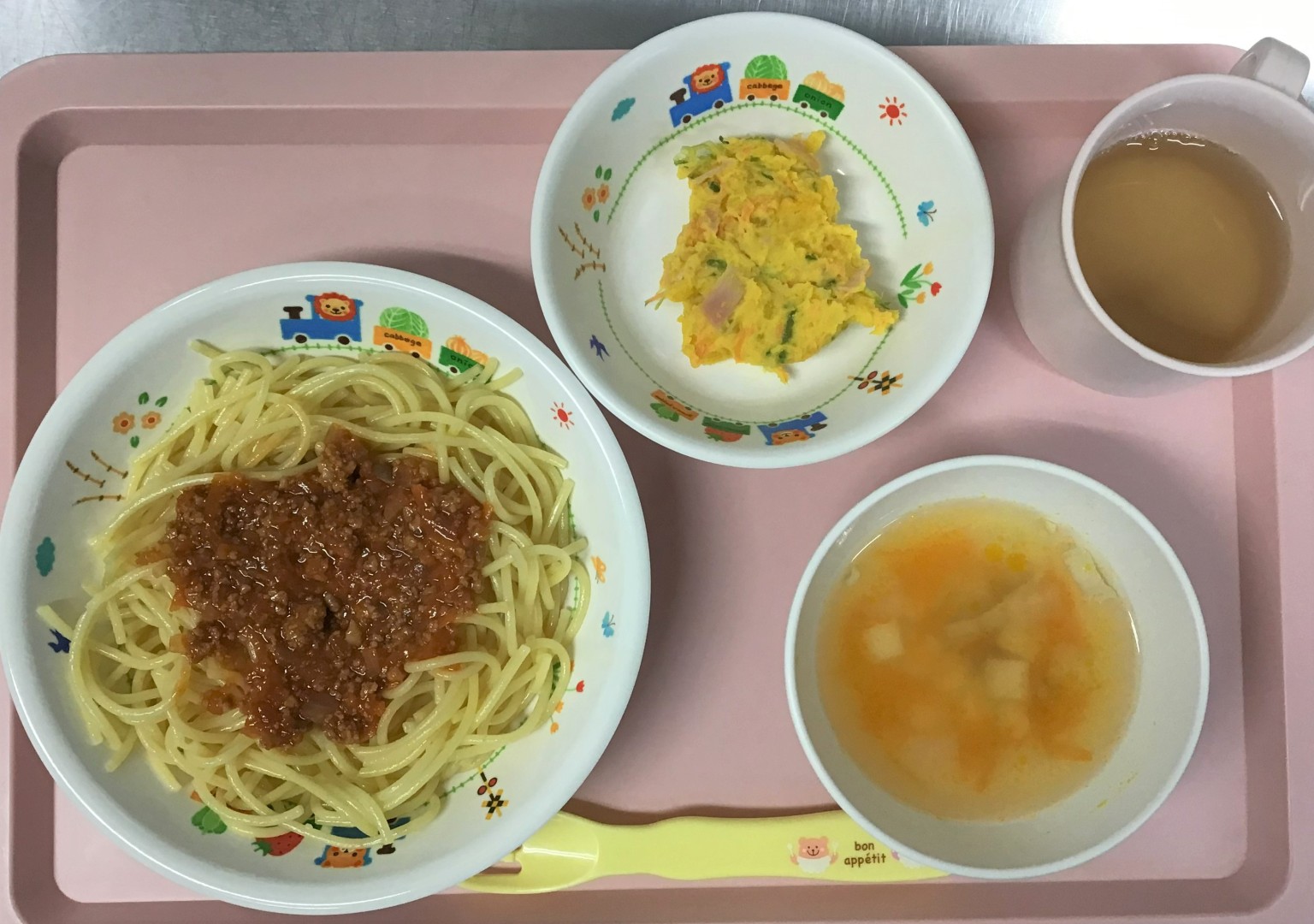 ミートスパゲッティ、かぼちゃサラダ、ポトフスープ