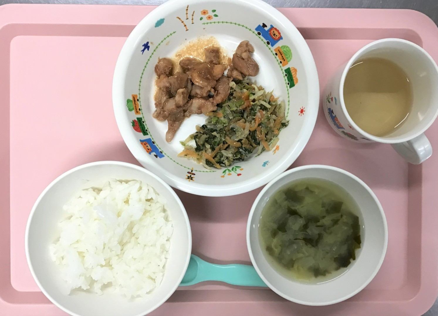 ごはん、とりのバーベキューソースやき 、さんしょくナムル、ワカメとはくさいのみそしる