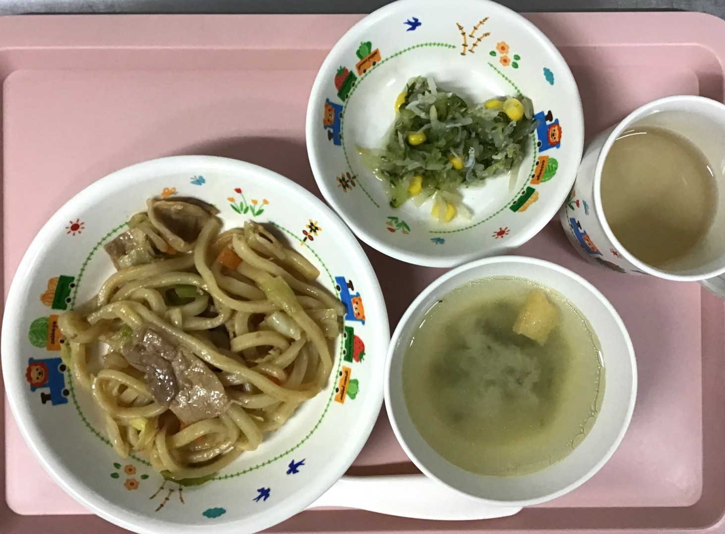 やきうどん、きゅうりとじゃこのあえもの、もやしとあげのみそしる