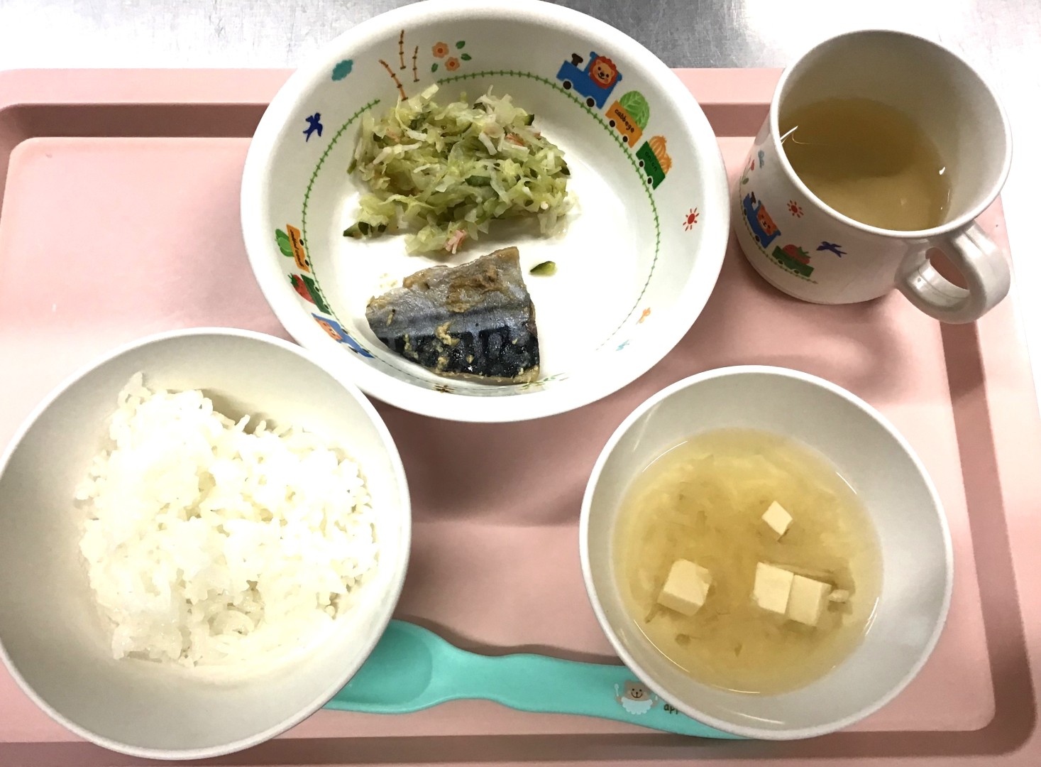 ごはん、サバのみそに、あまずあえ、もやしのすましじる