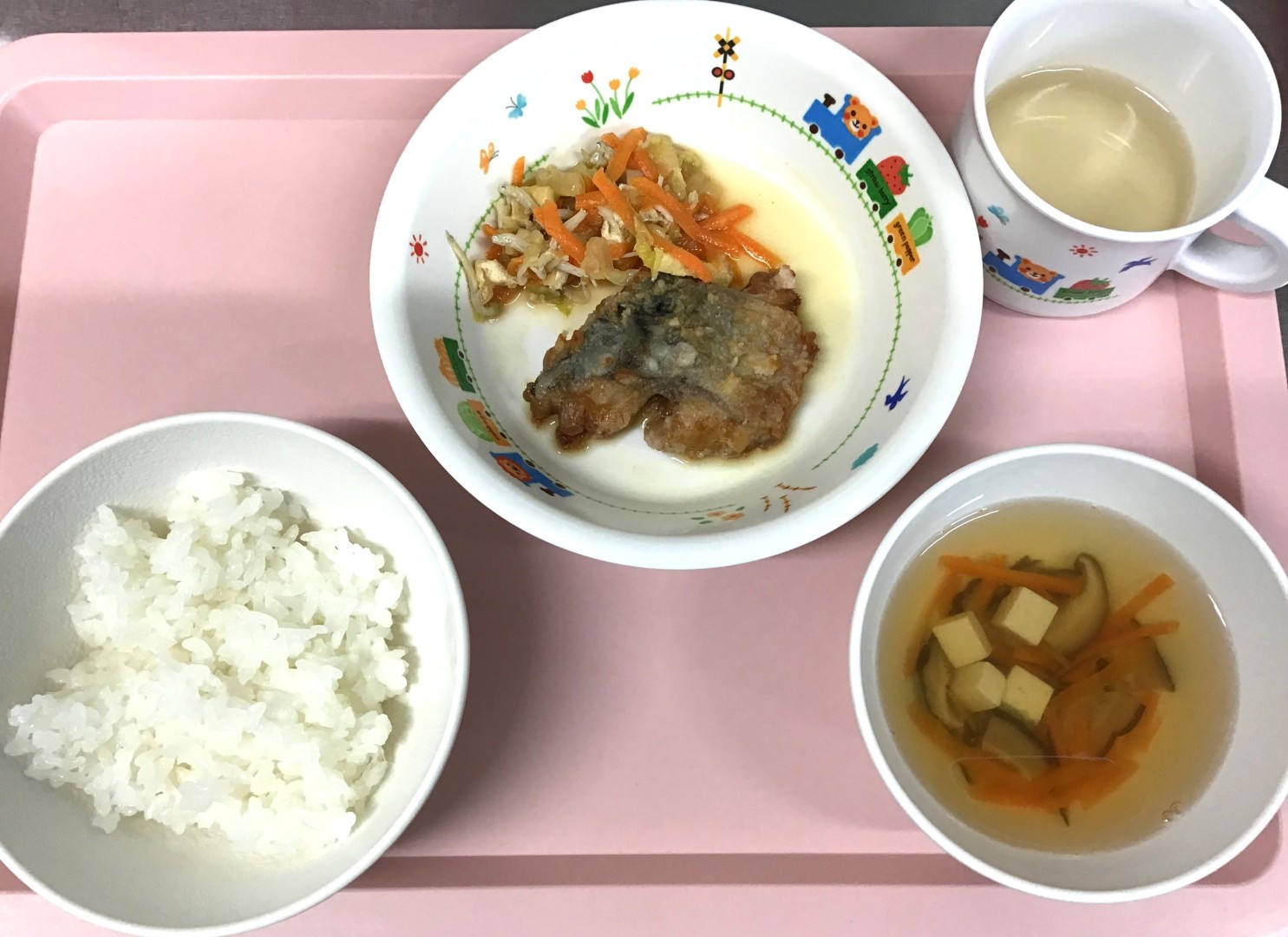 ごはん、サバのたつたあげ、はくさいとあげのにもの、とうふのすましじる