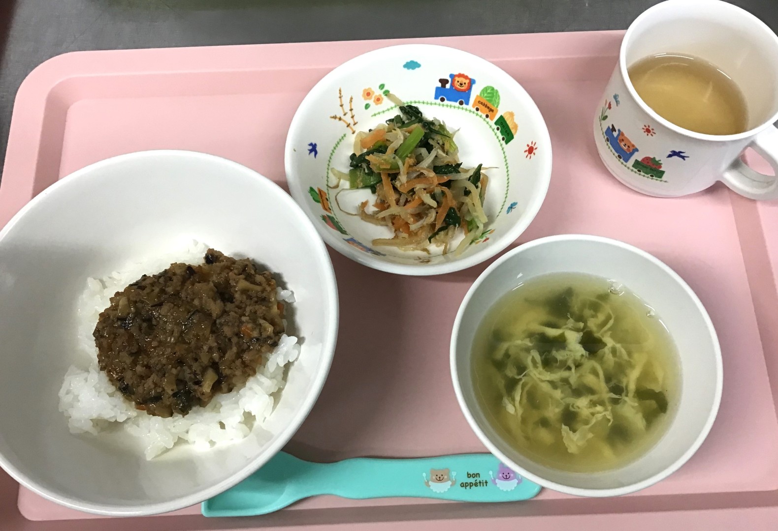 にくみそどん、さんしょくナムル、ワカメたまごスープ