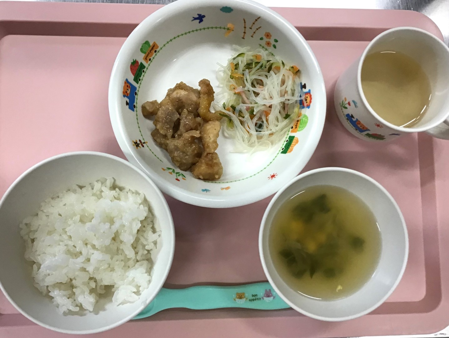 ごはん、とりのごまがらめ、はるさめのすのもの、ちゅうかスープ