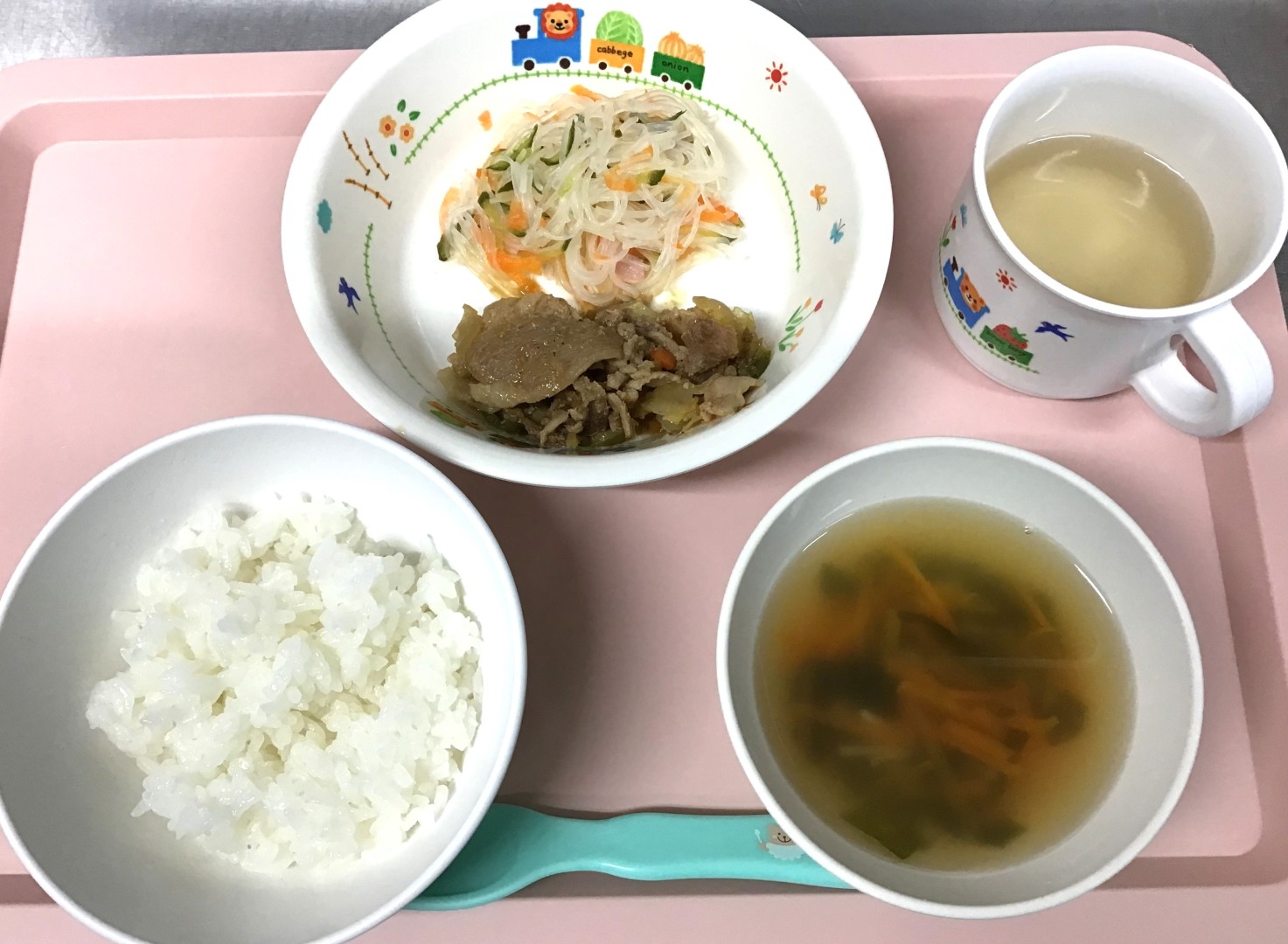 ごはん、やきにくふういため、はるさめのすのもの、わかめスープ