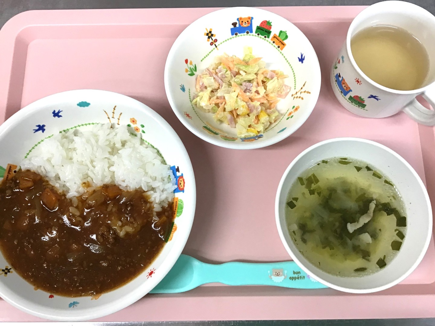 ハヤシライス、コールスローサラダ、こまつなのスープ
