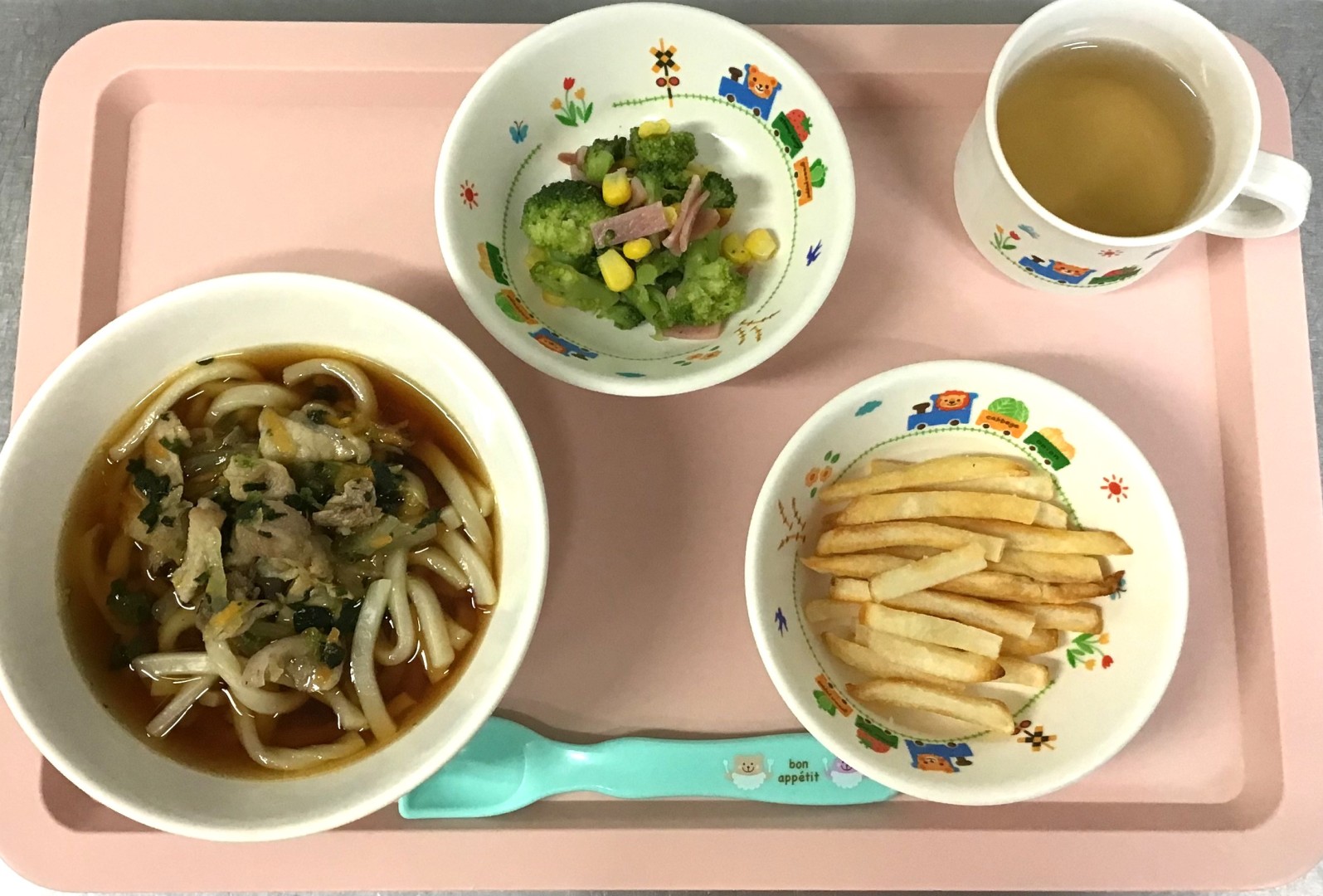 にくうどん、ポテト、ブロッコリーのあえもの