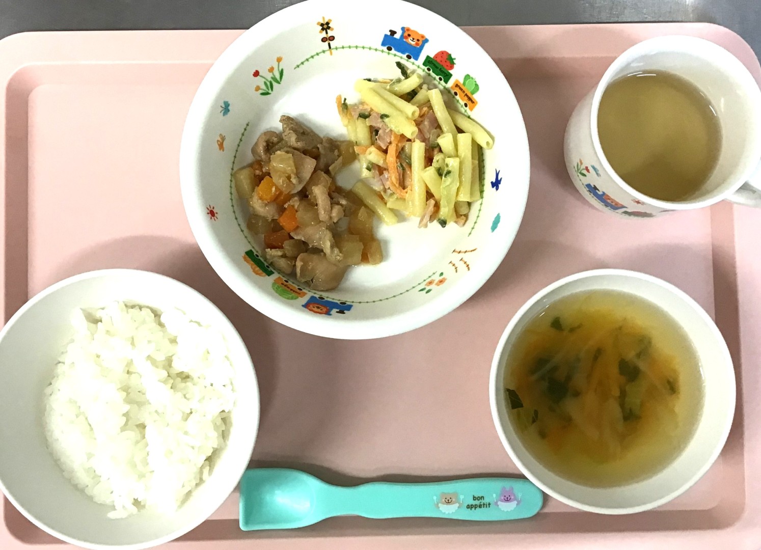 ごはん、とりのさっぱりに、スパサラ、たまねぎとにんじんのスープ