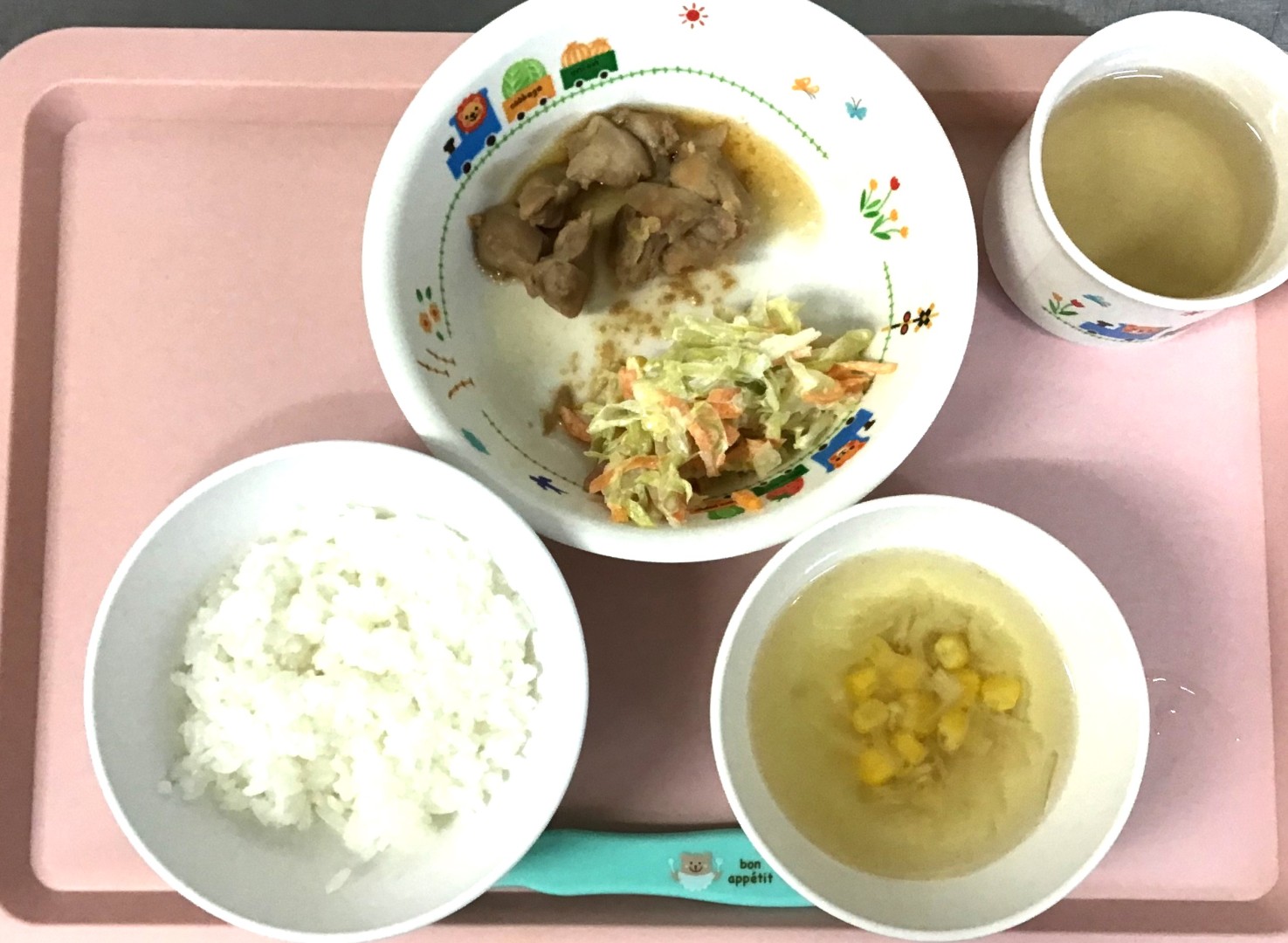 ごはん、とりのてりやき、コールスローサラダ、えのきとたまねぎのスープ