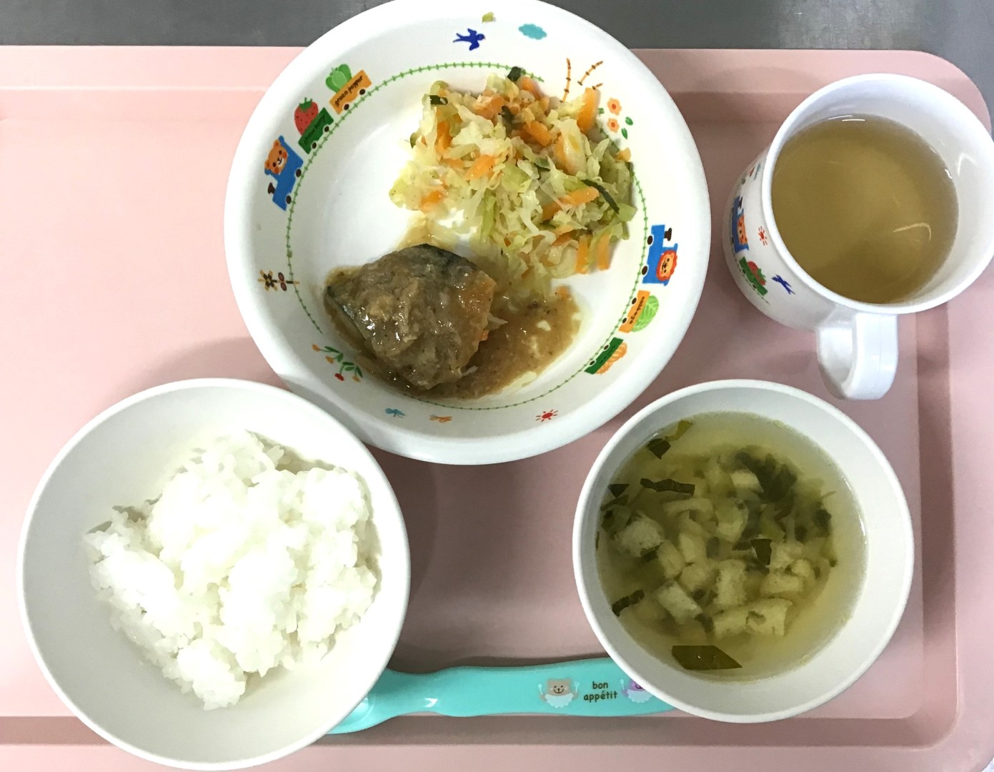 ごはん、サバのみそに、あまずあえ、もやしとこまつなのすましじる