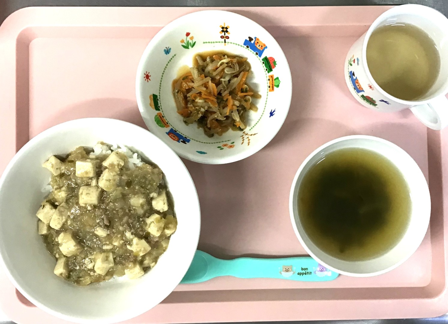 マーボーどうふどん、もやしのナムル、ちゅうかスープ