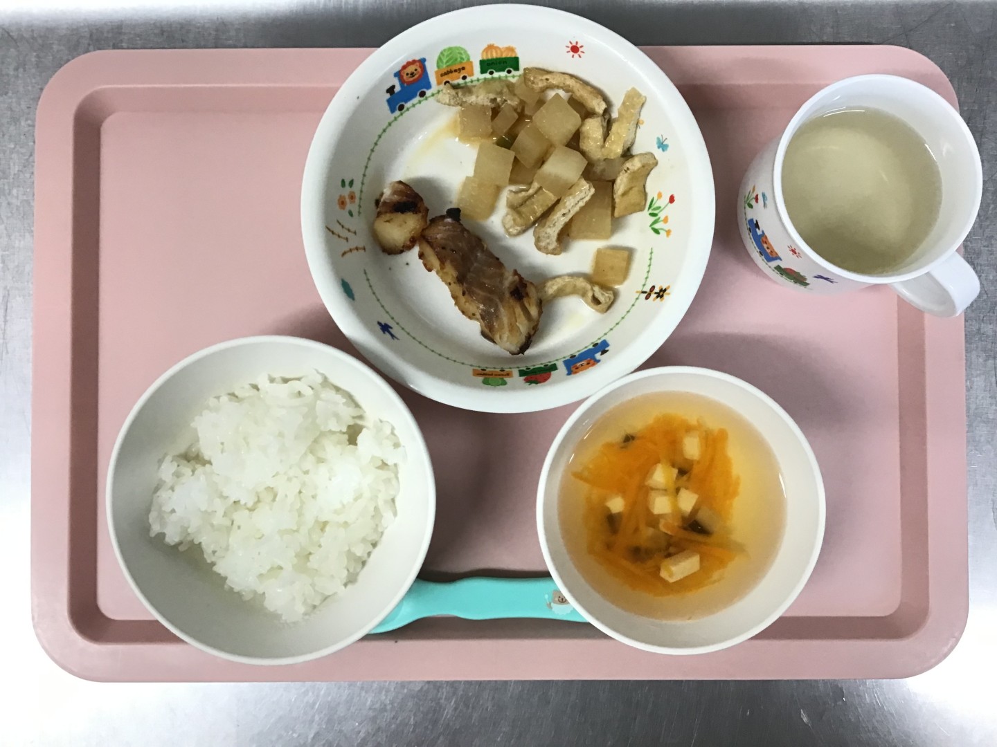 ごはん、あかうおのさいきょうやき、だいこんとあげのにもの、とうふのすましじる
