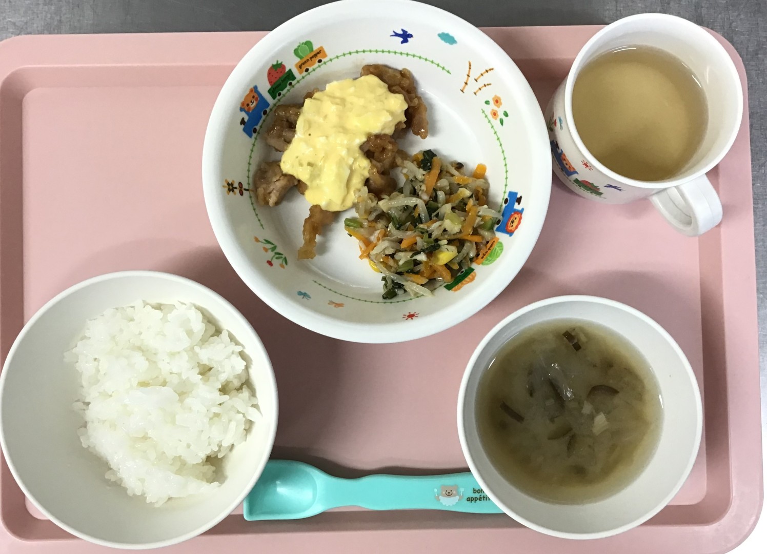ごはん、チキンなんばんふう、ごしょくあえ、なすのみそしる
