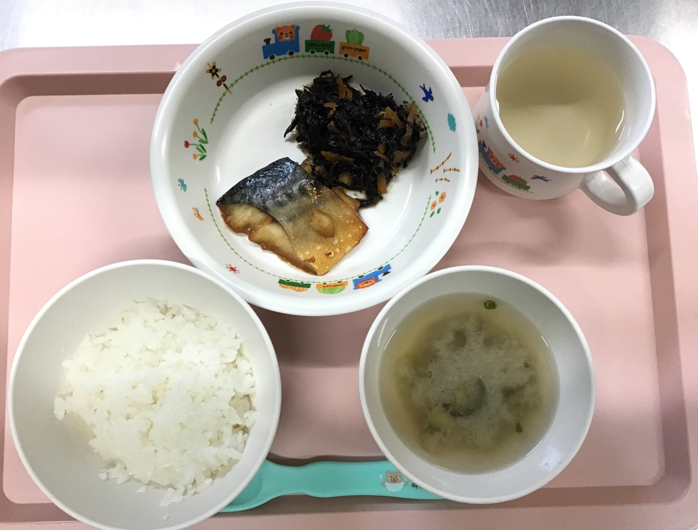 ごはん、さばのみりんやき、ひじきのにもの、なすのみそしる