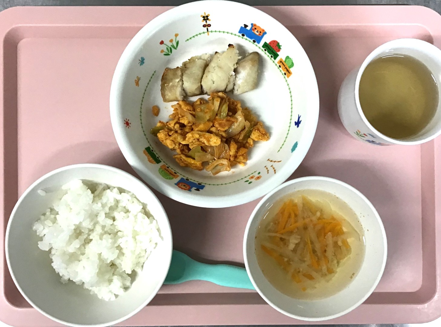 ごはん、さかなのみそマヨやき、キャベツのスクランブル、せんぎりやさいのすましじる