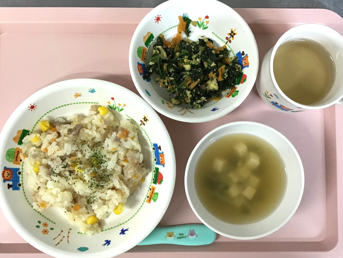 ピラフ、ポパイサラダ、とうふともやしのスープ