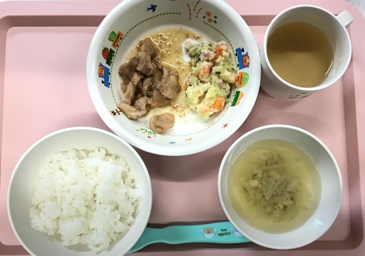 ごはん、とりのてりやき、ポテトサラダ、だいこんのすましじる