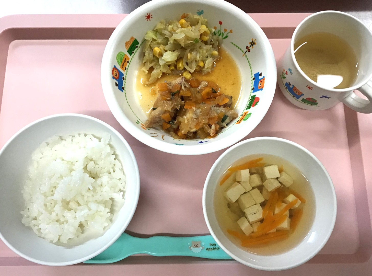 ごはん、あかうおのにつけ、ごまみそあえ、とうふのすましじる