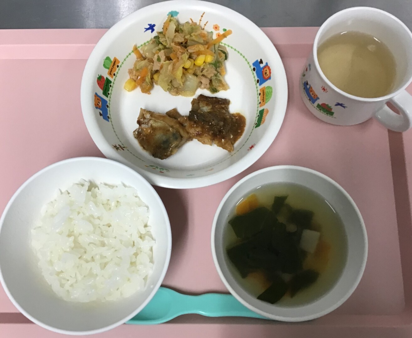 ごはん、サバのみそに、はくさいのツナコーンあえ、さといものすましじる