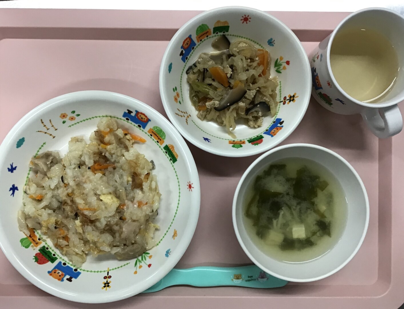 たきこみごはん、きりぼしだいこんのにもの、とうふのみそしる