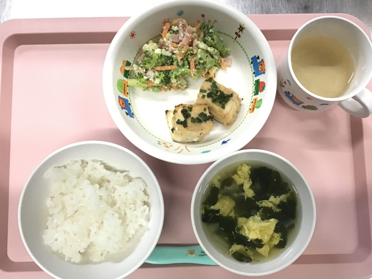 ごはん、カレイのみそやき、ブロッコリーマヨサラダ、かきたまじる