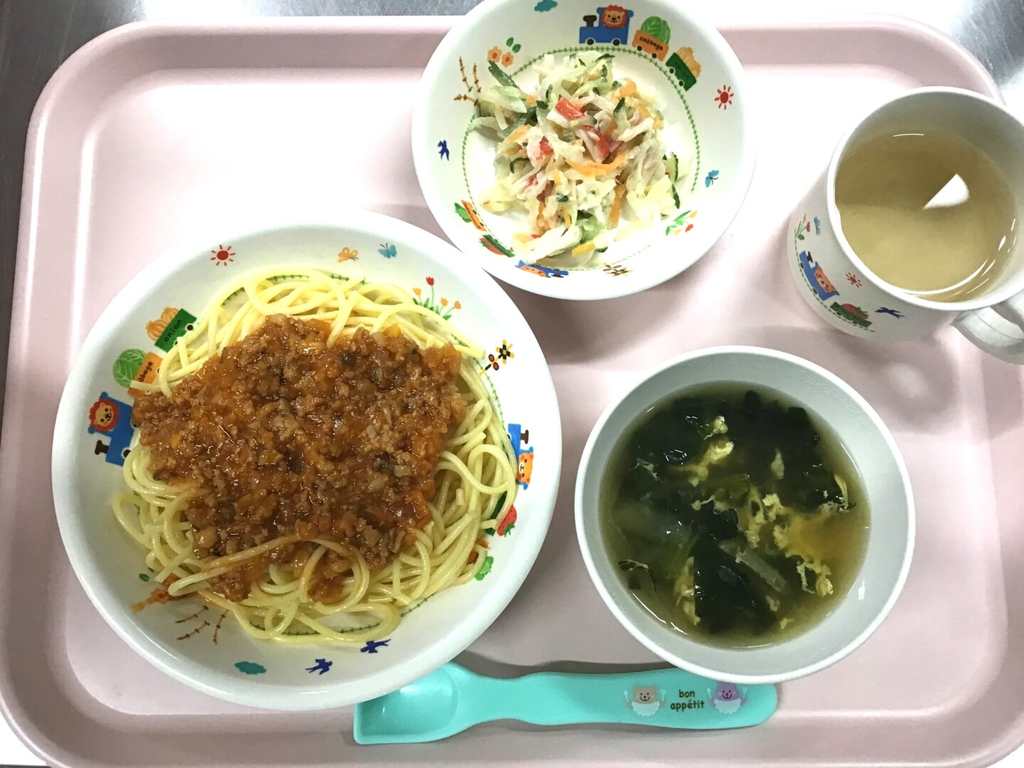 ミートスパゲッティ、カニカマサラダ、かきたまちゅうかスープ